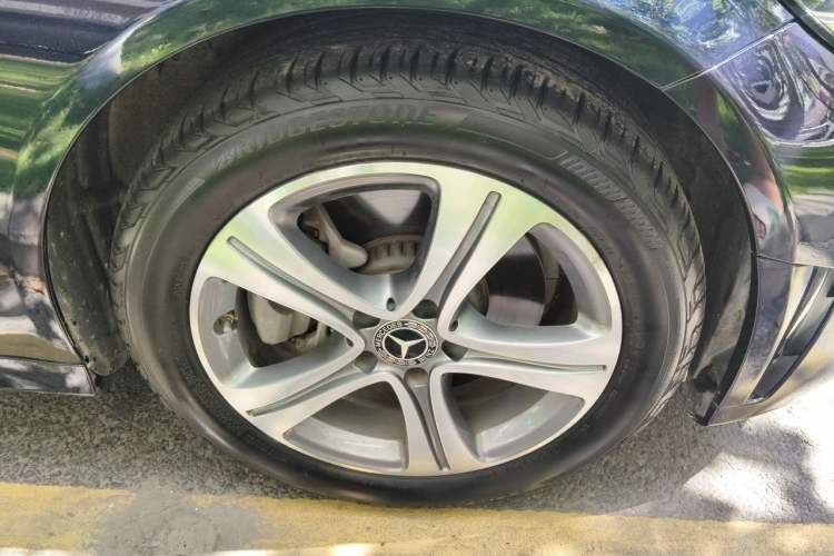 Used Mercedes-Benz C-Class 2020 Restyled C 260 L Sport Edition Right Front Wheel Hub