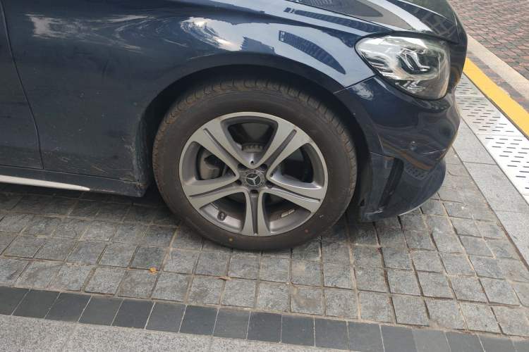 Used Mercedes-Benz C-Class 2020 Restyled C 260 L Sport Edition Right Front Wheel Hub