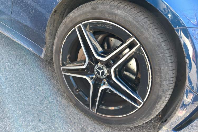 Used Mercedes-Benz C-Class 2020 C 260 Coupe Right Front Wheel Hub