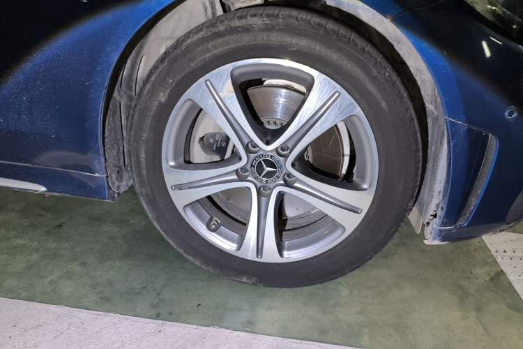 Used Mercedes-Benz C-Class 2020 Restyled C 260 L Sport Edition Right Front Wheel Hub