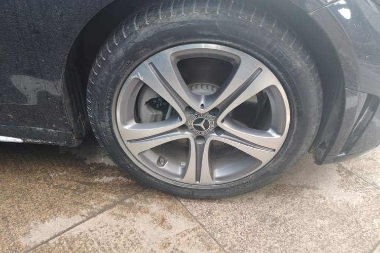 Used Mercedes-Benz C-Class 2020 Restyled C 260 L Sport Edition Right Front Wheel Hub