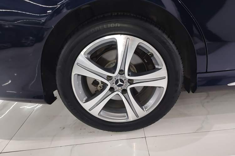 Used Mercedes-Benz C-Class 2020 C 260 L Sport Edition Right Rear Wheel Hub