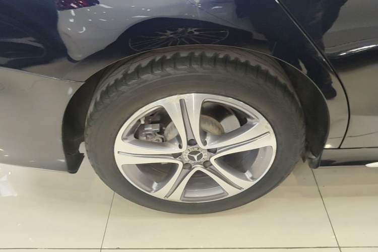 Used Mercedes-Benz C-Class 2020 Restyled C 260 L Sport Edition Right Rear Wheel Hub