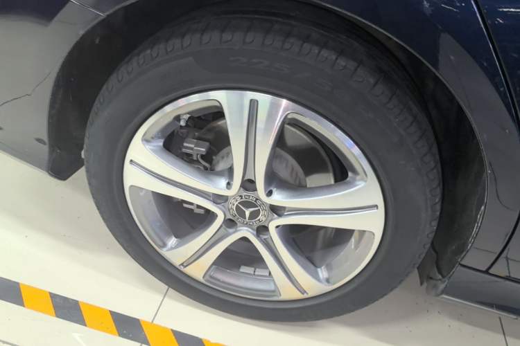Used Mercedes-Benz C-Class 2020 Restyled C 260 L Sport Edition Right Rear Wheel Hub