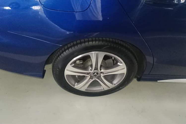 Used Mercedes-Benz C-Class 2020 C 260 L Sport Edition Right Rear Wheel Hub