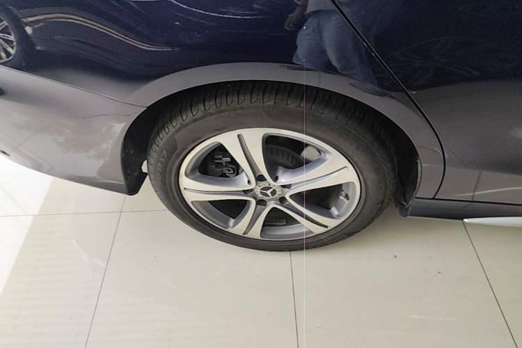 Used Mercedes-Benz C-Class 2020 Restyled C 260 L Sport Edition Right Rear Wheel Hub