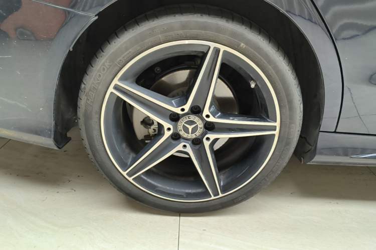 Used Mercedes-Benz C-Class 2020 Restyled C 260 Sport Edition Right Rear Wheel Hub