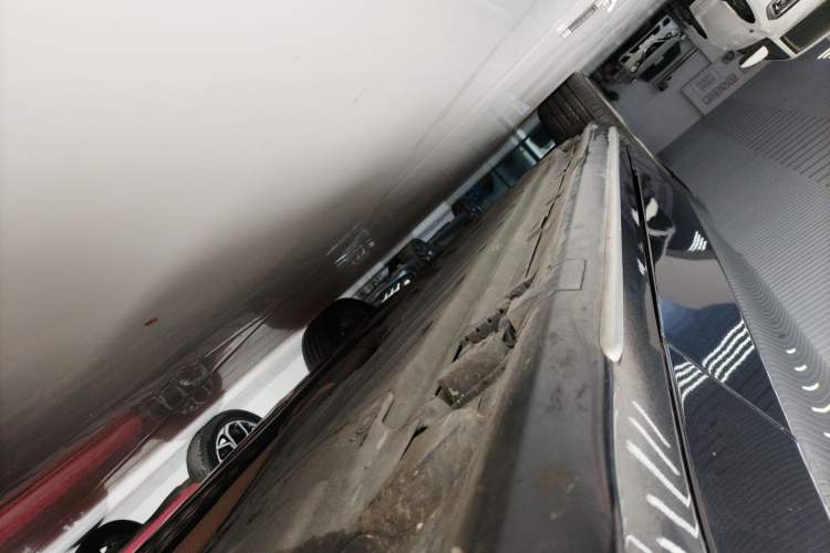 Used Mercedes-Benz C-Class 2020 C 260 L Sport Edition Right Side Sill