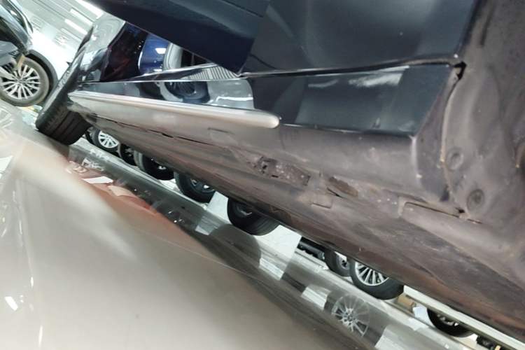 Used Mercedes-Benz C-Class 2020 Restyled C 260 L Sport Edition Right Side Sill