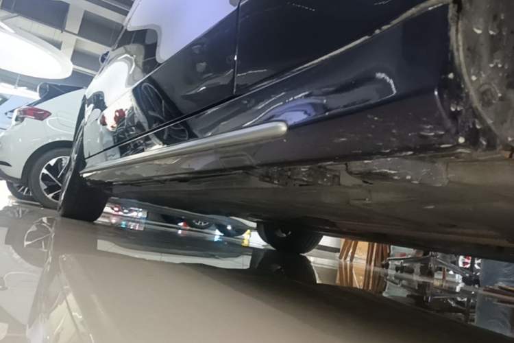 Used Mercedes-Benz C-Class 2020 C 260 L Sport Edition Right Side Sill