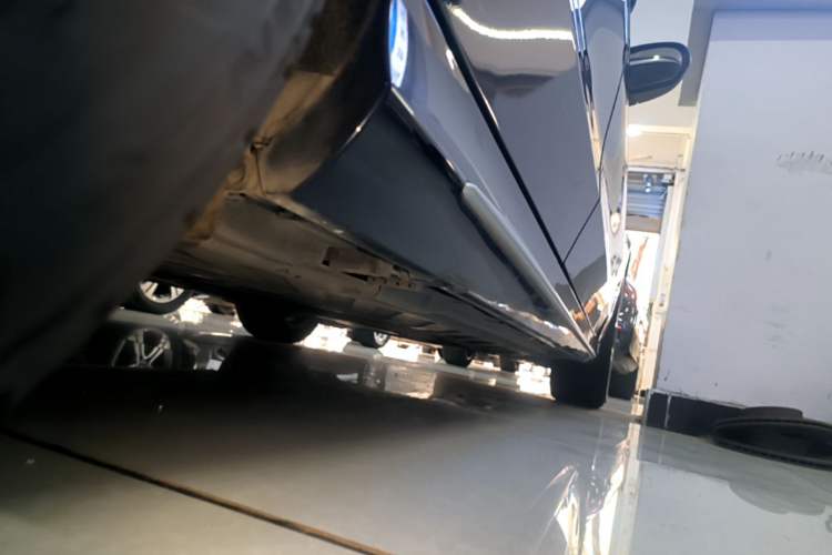 Used Mercedes-Benz C-Class 2020 C 260 L Sport Edition Right Side Sill