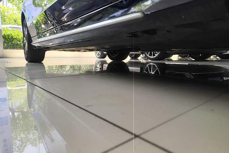 Used Mercedes-Benz C-Class 2020 Restyled C 260 L Sport Edition Right Side Sill