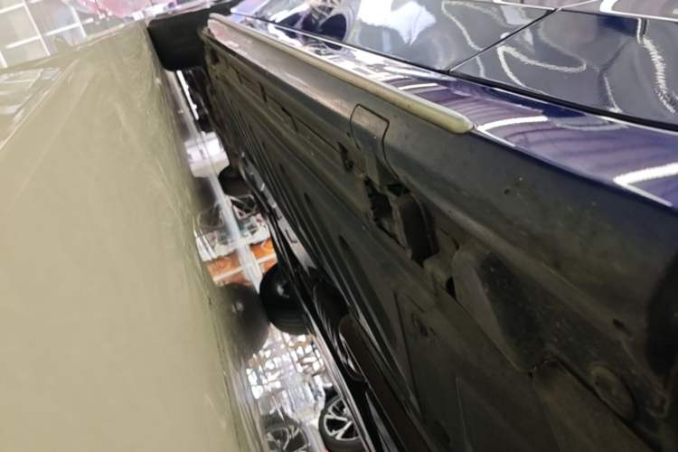 Used Mercedes-Benz C-Class 2020 C 260 L Sport Edition Right Side Sill