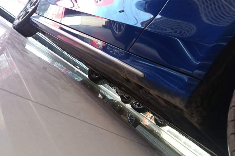 Used Mercedes-Benz C-Class 2020 C 260 L Sport Edition Right Side Sill