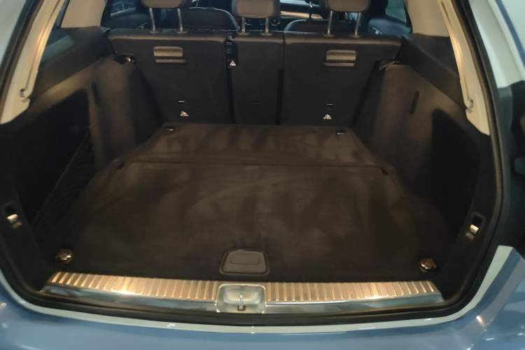 Used Mercedes-Benz C-Class 2020 Facelifted C 260 Estate Trunk