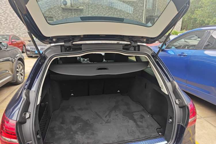 Used Mercedes-Benz C-Class 2020 Facelifted C 260 Estate Trunk