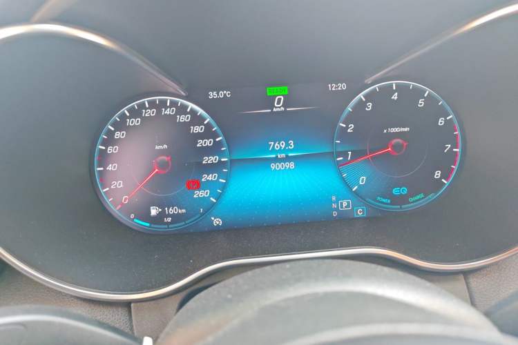 Used Mercedes-Benz C-Class 2020 Facelift C 260 L Odometer Close Up