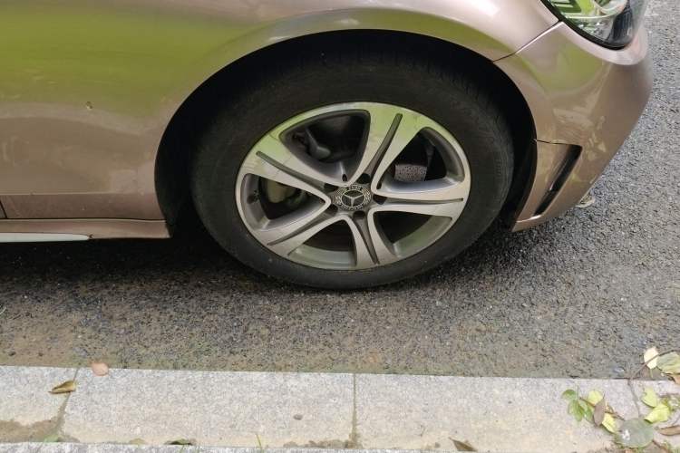 Used Mercedes-Benz C-Class 2020 C 260 L Sport Edition Right Front Wheel Hub