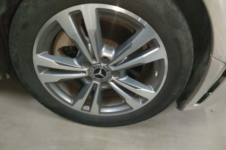 Used Mercedes-Benz C-Class 2020 Restyled C 200 L Fashion Edition Sport Version Right Front Wheel Hub