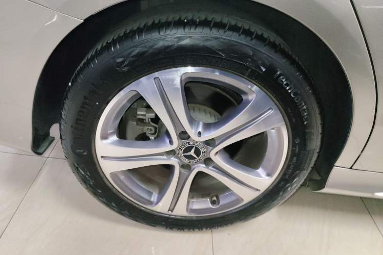 Used Mercedes-Benz C-Class 2020 Restyled C 260 L Sport Edition Right Rear Wheel Hub