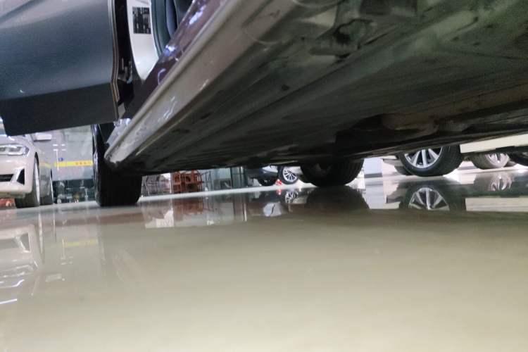 Used Mercedes-Benz C-Class 2020 Restyled C 260 L Sport Edition Right Side Sill