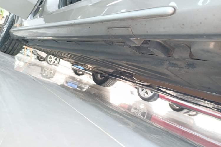 Used Mercedes-Benz C-Class 2020 Restyled C 260 L Sport Edition Right Side Sill