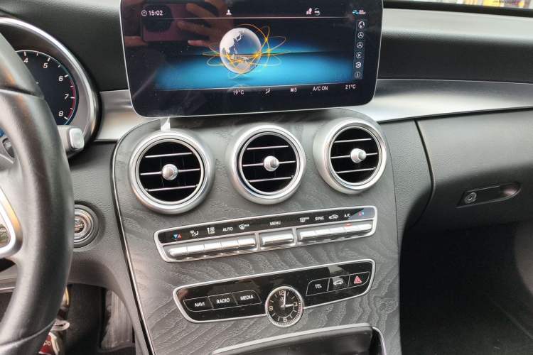 Used Mercedes-Benz C-Class 2020 Facelifted C 260 Estate Audio And AC Panel