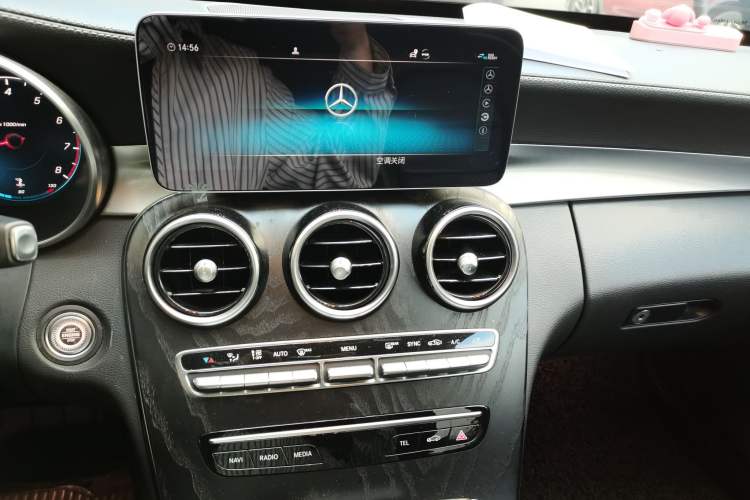 Used Mercedes-Benz C-Class 2020 Updated C 200 L Fashion Edition Audio And AC Panel