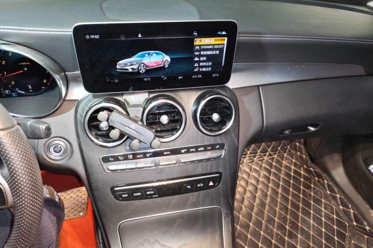 Used Mercedes-Benz C-Class 2020 Updated C 200 L Fashion Edition Audio And AC Panel