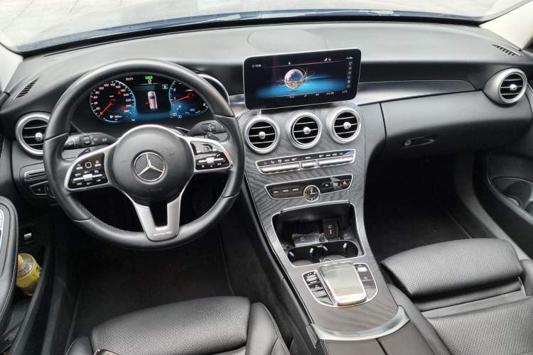 Used Mercedes-Benz C-Class 2020 Facelifted C 260 Estate Center Console
