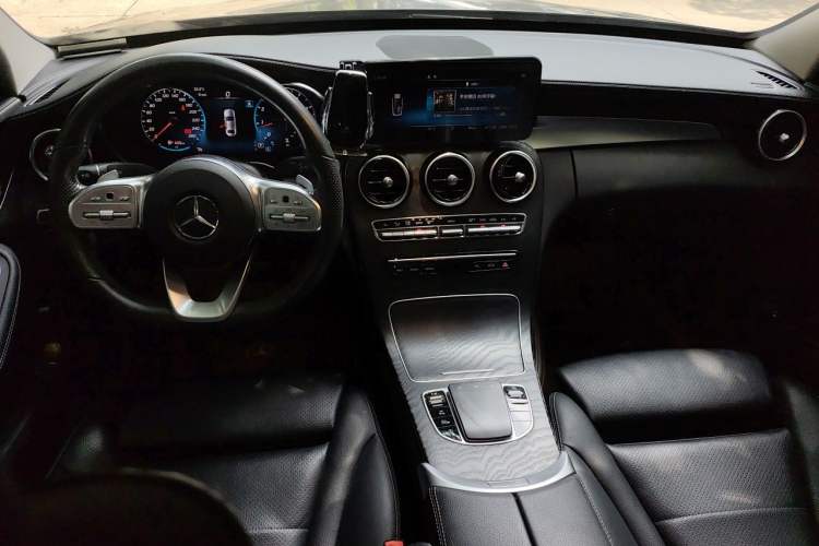 Used Mercedes-Benz C-Class 2020 Restyled C 200 L Fashion Edition Sport Version Center Console