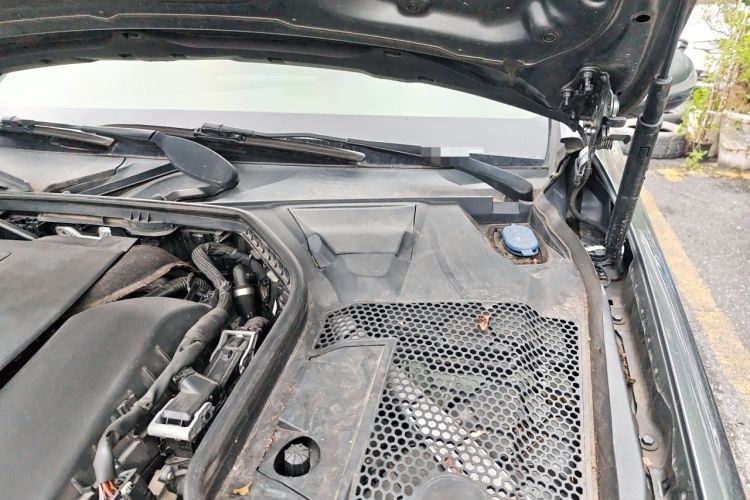 Used Mercedes-Benz C-Class 2020 C 260 L Sport Edition Engine Bay Left