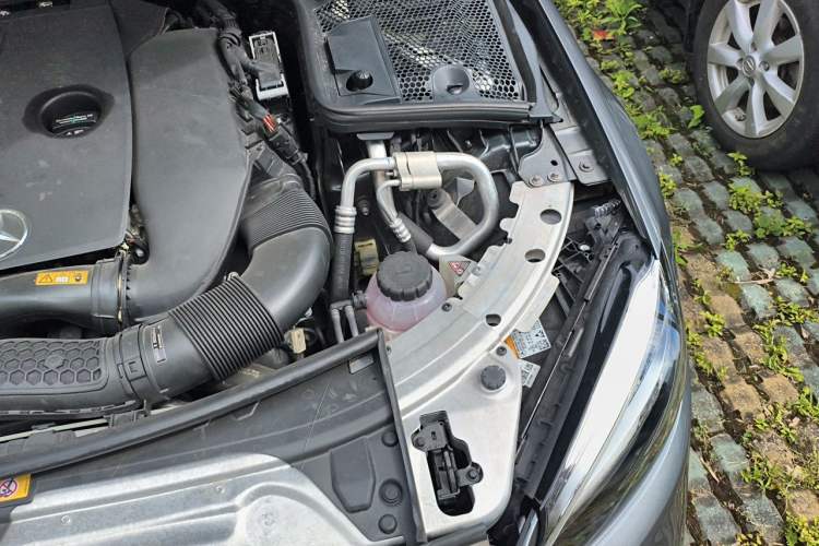Used Mercedes-Benz C-Class 2020 C 260 Coupe Engine Bay Left