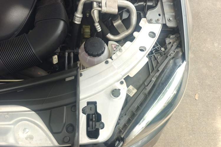 Used Mercedes-Benz C-Class 2020 C 260 L Sport Edition Engine Bay Left