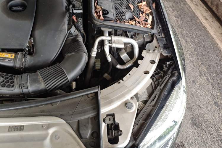 Used Mercedes-Benz C-Class 2020 Updated C 200 L Fashion Edition Engine Bay Left
