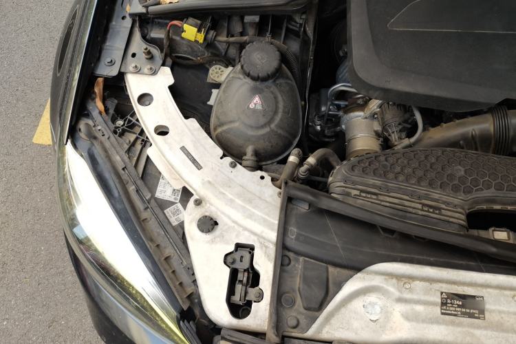 Used Mercedes-Benz C-Class 2020 Updated C 200 L Fashion Edition Engine Bay Right