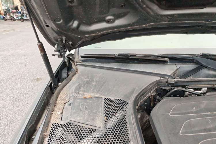 Used Mercedes-Benz C-Class 2020 C 260 L Sport Edition Engine Bay Right