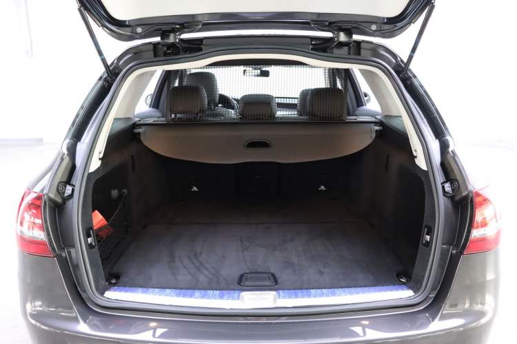 Used Mercedes-Benz C-Class 2020 Facelifted C 260 Estate Exterior 10