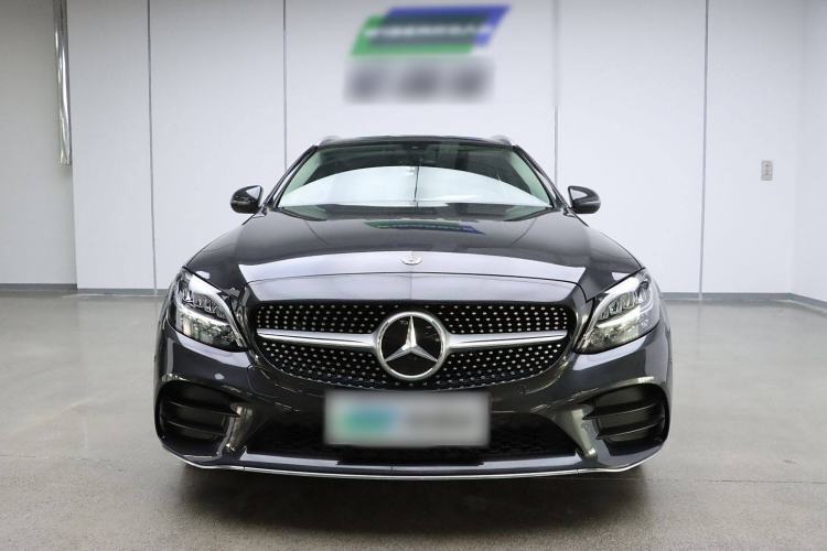 Used Mercedes-Benz C-Class 2020 Facelifted C 260 Estate Exterior 3