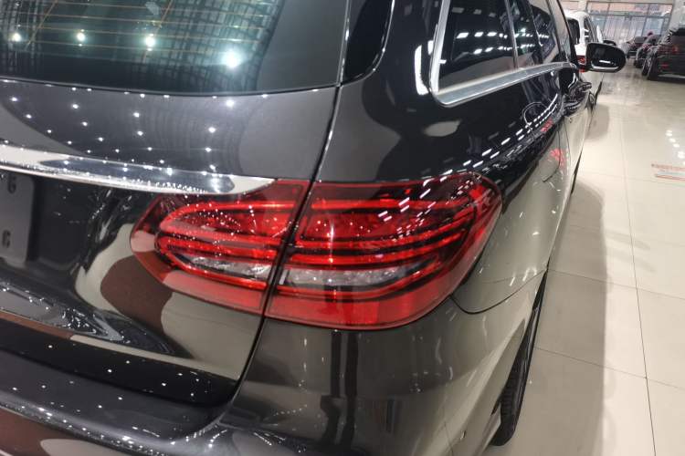 Used Mercedes-Benz C-Class 2020 Facelifted C 260 Estate Exterior 6