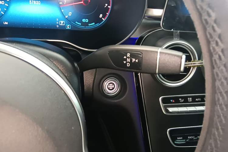 Used Mercedes-Benz C-Class 2020 C 260 4MATIC Estate Gear Lever