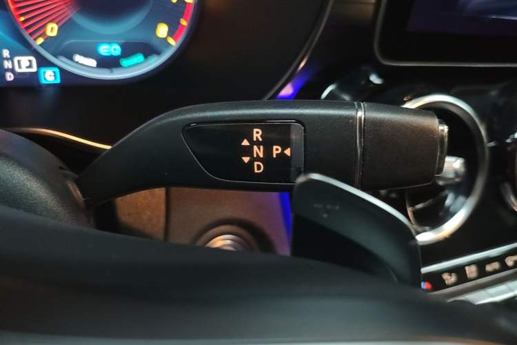 Used Mercedes-Benz C-Class 2020 Restyled C 260 Sport Edition Gear Lever