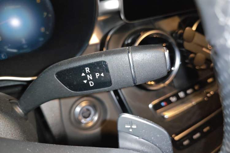 Used Mercedes-Benz C-Class 2020 Updated C 200 L Fashion Edition Gear Lever