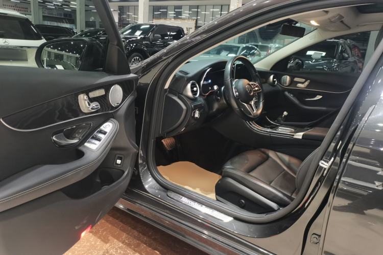 Used Mercedes-Benz C-Class 2020 Facelifted C 260 Estate Interior 3