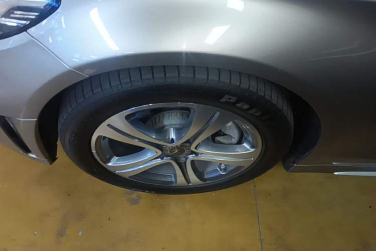 Used Mercedes-Benz C-Class 2020 Restyled C 260 L Sport Edition Left Front Wheel Hub