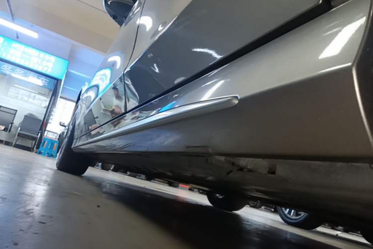 Used Mercedes-Benz C-Class 2020 Restyled C 260 L Sport Edition Left Side Sill