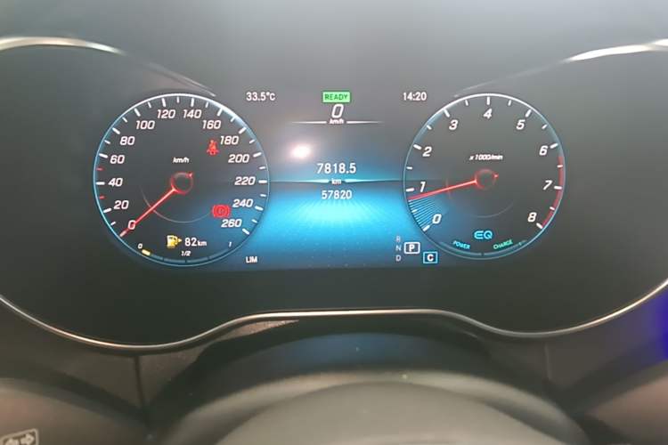 Used Mercedes-Benz C-Class 2020 C 260 4MATIC Estate Odometer Close Up