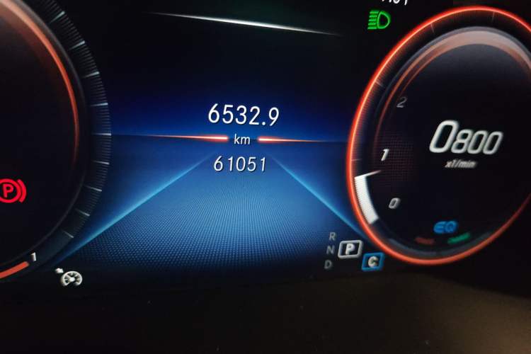 Used Mercedes-Benz C-Class 2020 C 260 Coupe Odometer Close Up