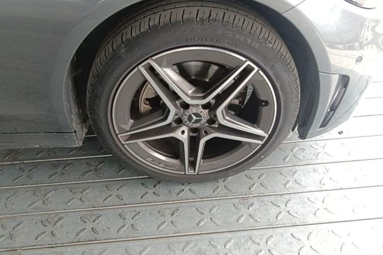 Used Mercedes-Benz C-Class 2020 C 260 4MATIC Estate Right Front Wheel Hub