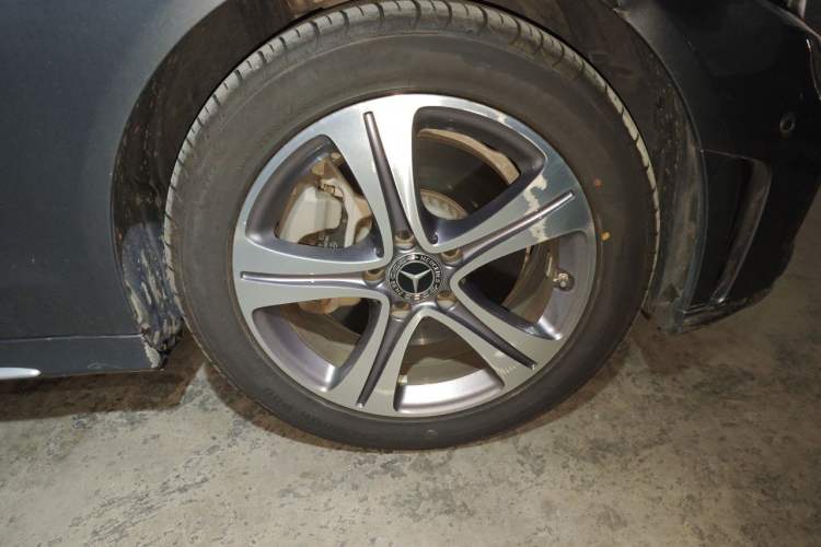 Used Mercedes-Benz C-Class 2020 Restyled C 260 L Sport Edition Right Front Wheel Hub